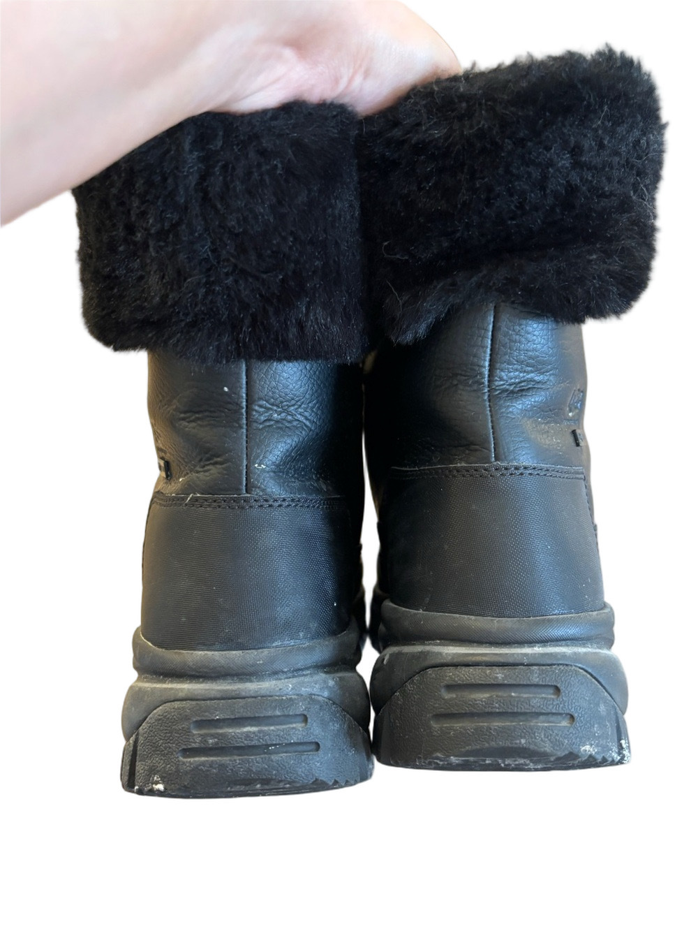 UGG Women's Yose Fluff Boot Size 10 - Picture 13 of 16